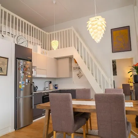 Nature In The - Modern Loft, Amazing Views 에스포